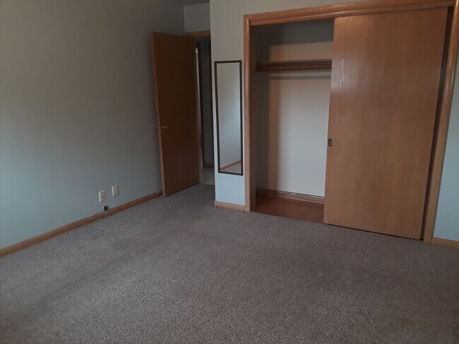 Foto del edificio - 6633 W Villard Ave