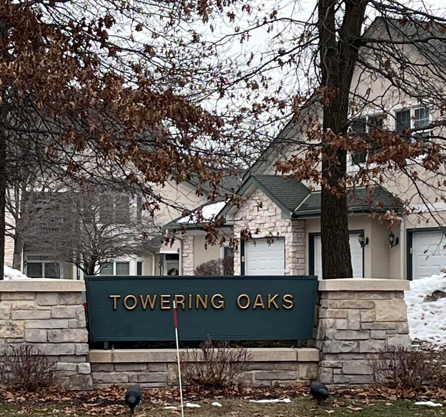 10256 W Deerwood Ln, Franklin, WI 53132 Condo for Rent in Franklin