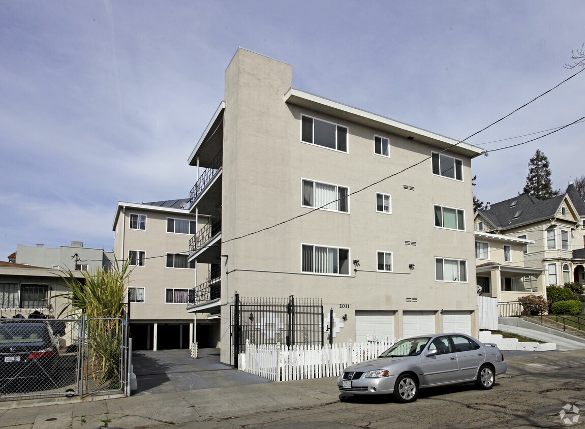 Primary Photo - 2011 10th Ave
