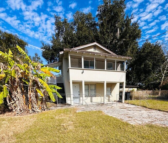 Foto del edificio - 2139 Carlton Dr