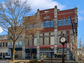 Building Photo - 102 N Hill St