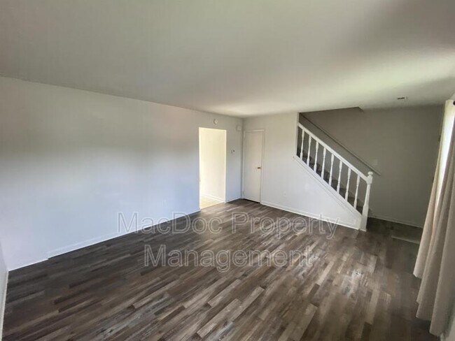 Building Photo - 10203 Green Willow Ave