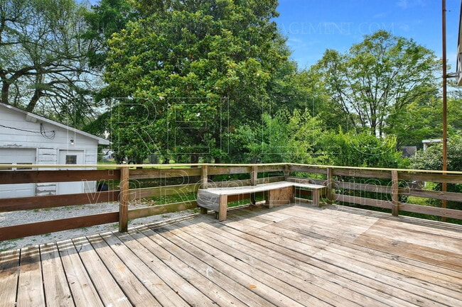 Building Photo - 1733 McDonald Ln