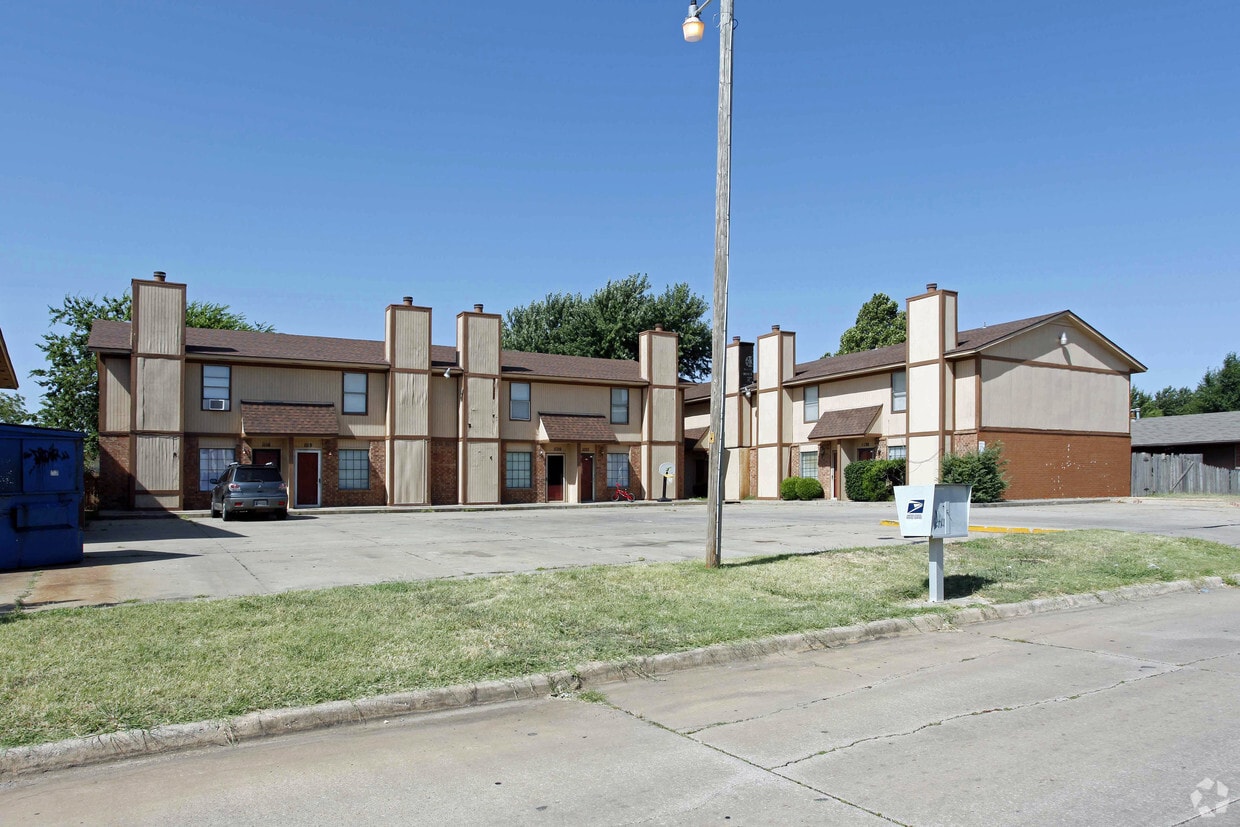 Primary Photo - 1100-1130 SW 77th Ter