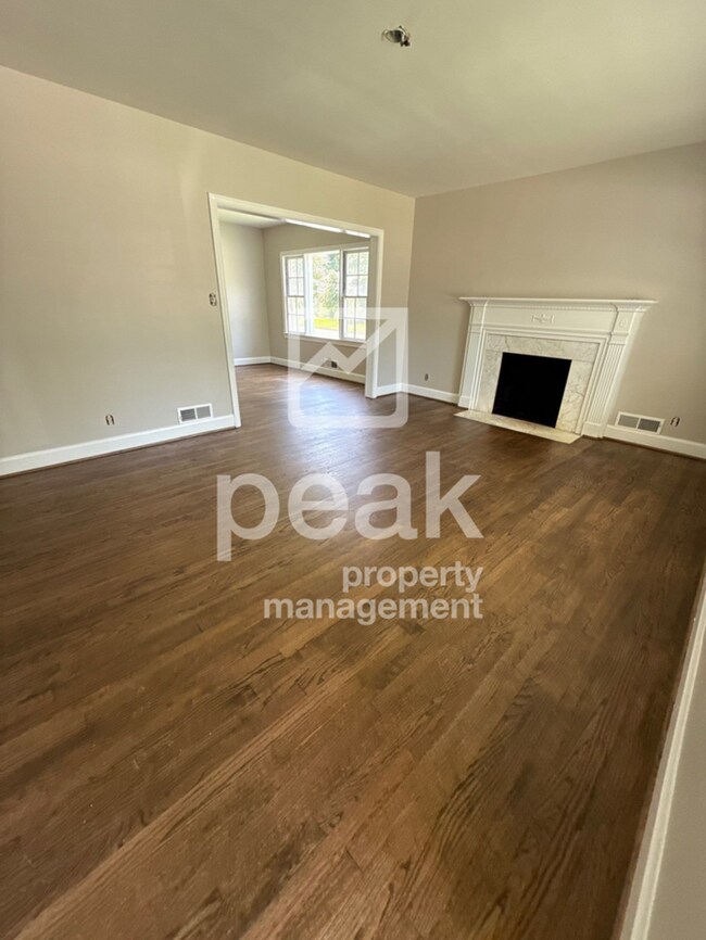 Building Photo - Charming 3-Bedroom Home for Lease in South...
