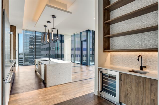 Foto principal - 8119 Douglas Ave