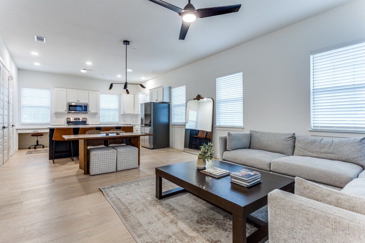 Foto principal - 540 S Coppell Rd