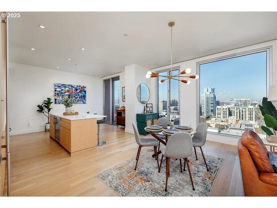 Primary Photo - Charming 2BR Condo in Pearl District