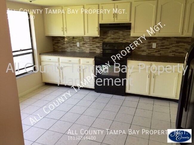 Foto del edificio - Fantastic 2/2 condo with vaulted ceiling a...