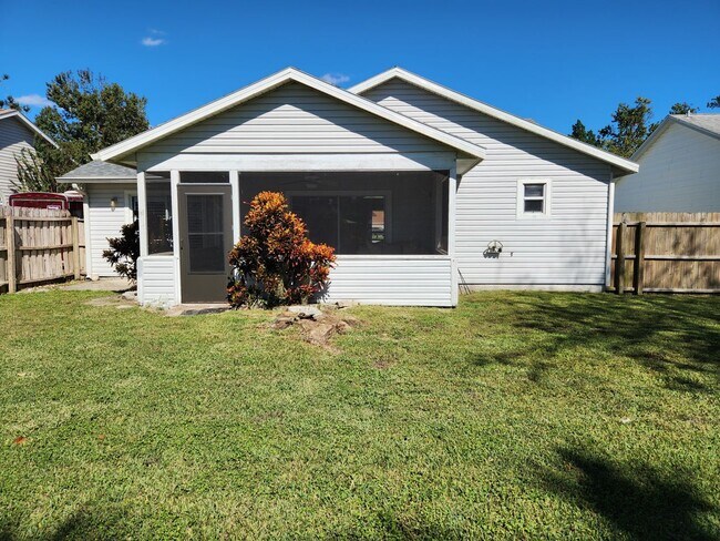 Foto del edificio - Spacious  2 Bedroom 2 Bathroom home Coming...