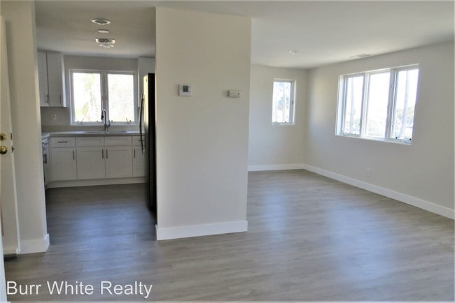 Building Photo - 2 br, 1.5 bath House - 5803 Seashore  B