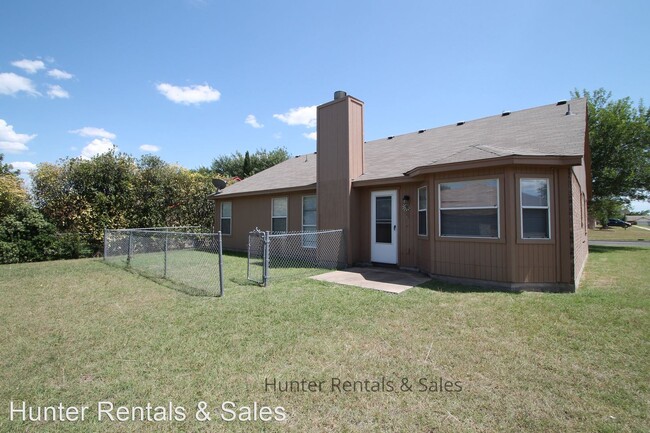 3 br, 2 bath House - 1809 Caprock Dr photo'