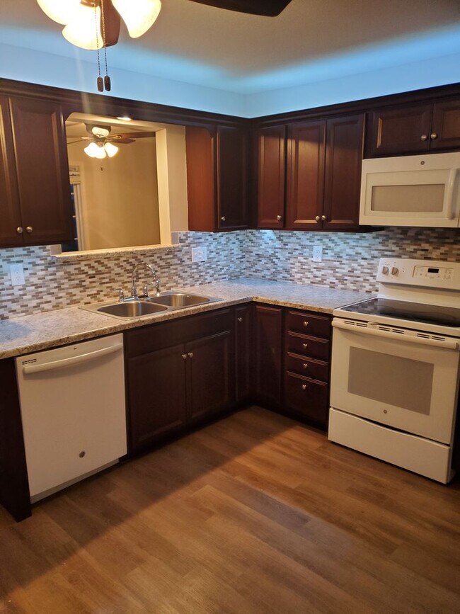 Foto del edificio - 2 Bedroom, 1 Bath Single Family Home in Clinton, IA