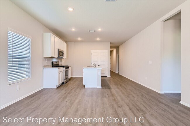Foto del edificio - 4 br, 2 bath House - 2139 Collins Alley