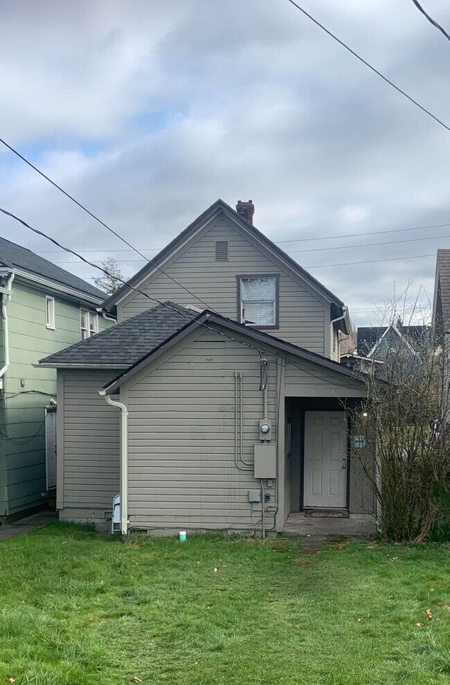 Foto del edificio - PRELEASING NOW! Available early September  2025 - 4 Bed/1.5 Bath