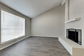 Building Photo - 21606 Crescent Heights St