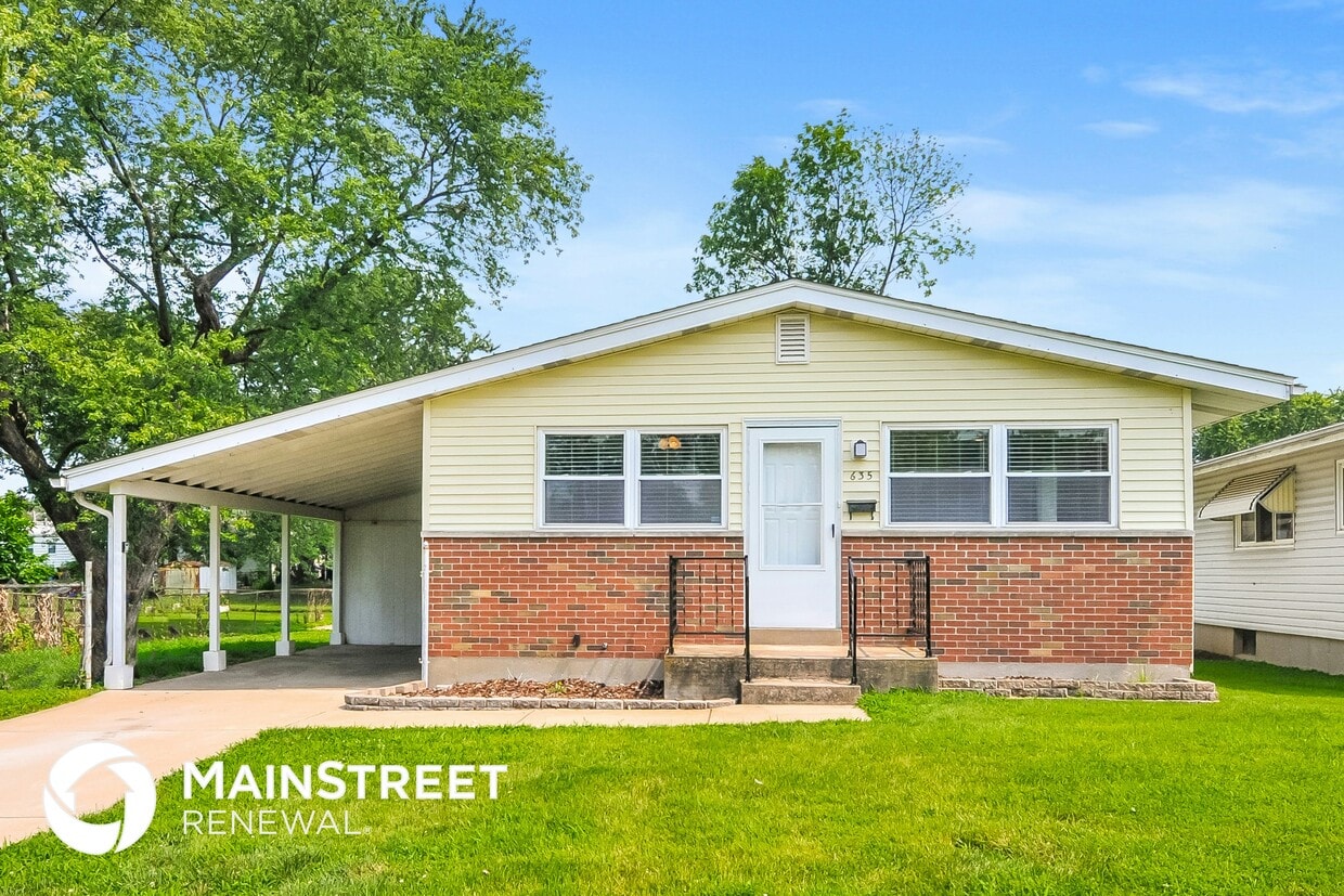 Primary Photo - 635 Loyola Dr