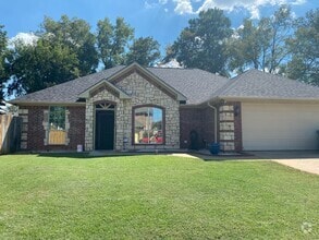 Building Photo - 906 Mockingbird Ln