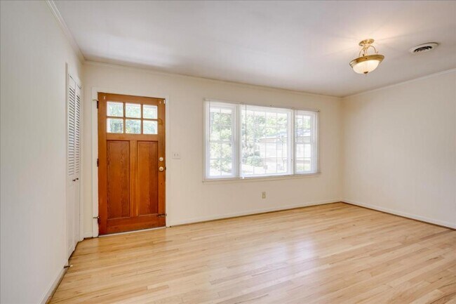 Foto del edificio - 552 Whitehead Dr