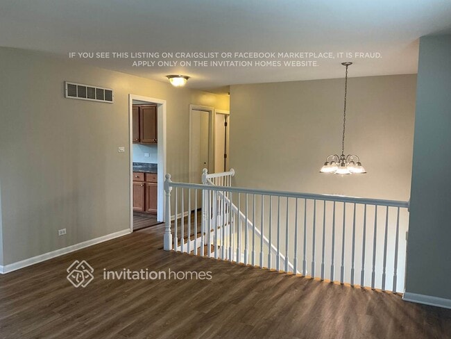 Building Photo - 825 W Manor Ct