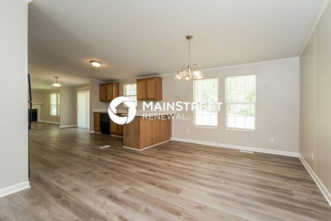 Building Photo - 4 Bedroom Pet-Friendly Home in Winston-Sal...