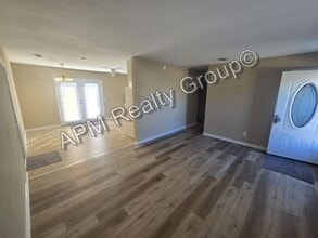 Building Photo - 2144 Oaktop Dr