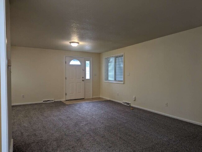 Foto del edificio - Two bedroom near Twin Peaks Golf Course!