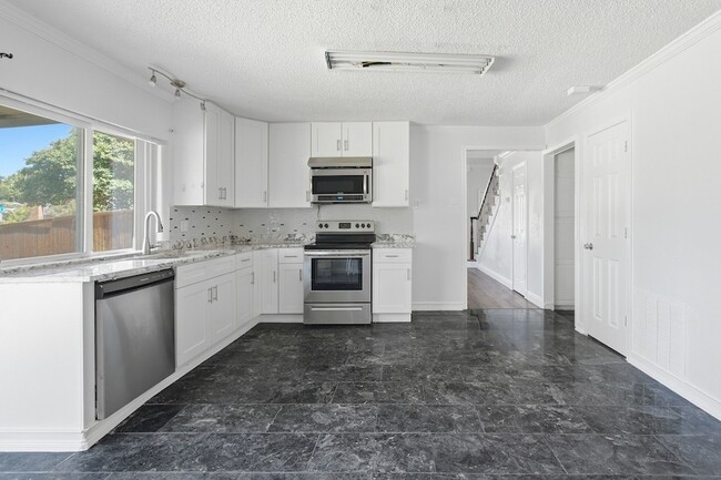 Building Photo - 2930 Lancer Ln