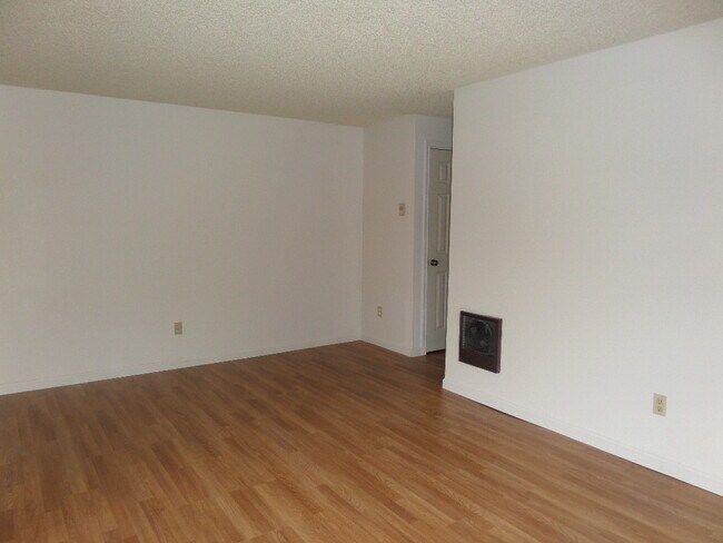 Foto del edificio - 2301-2303 La Frambois Rd.