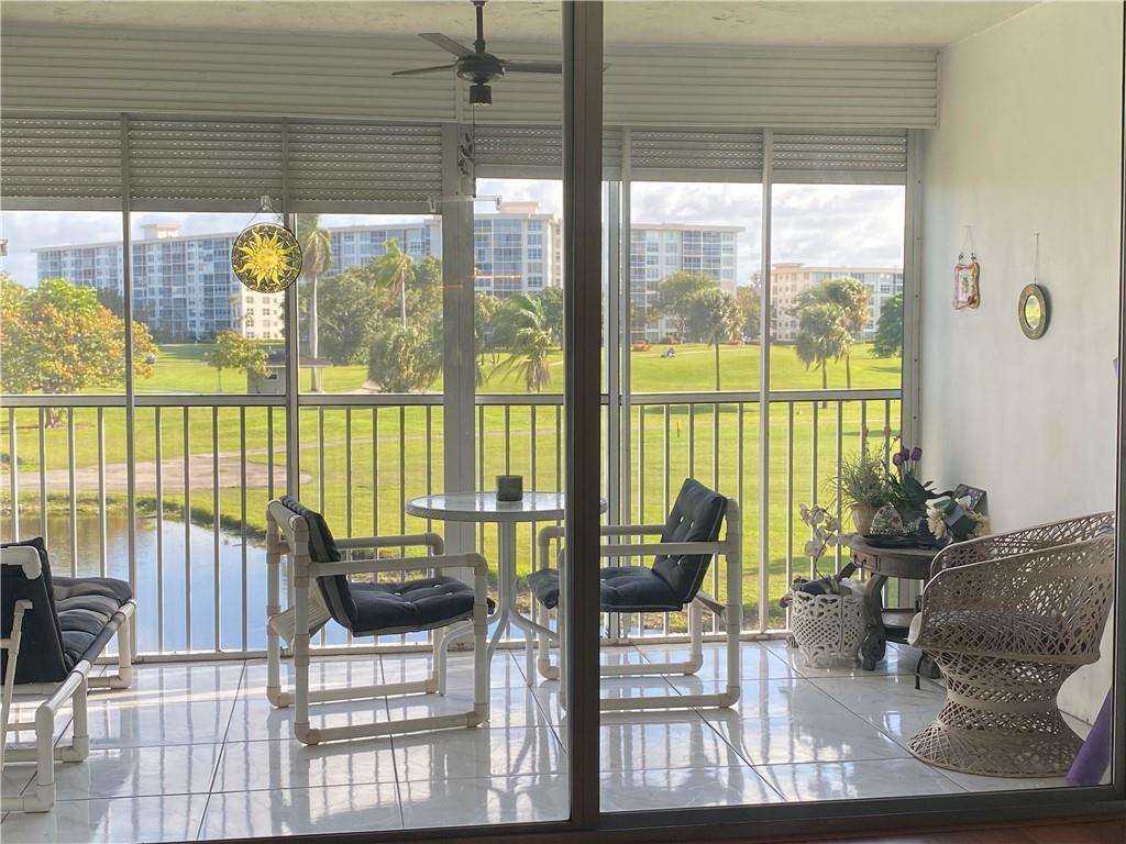 Foto principal - 2901 S Palm Aire Dr