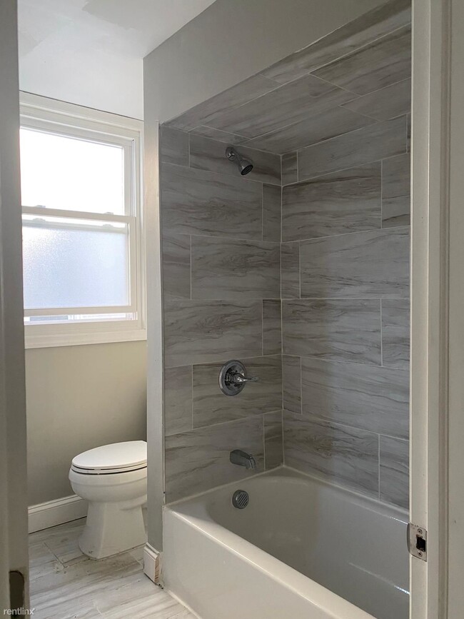 Building Photo - 3 br, 1 bath House - 53 New St Apt 1