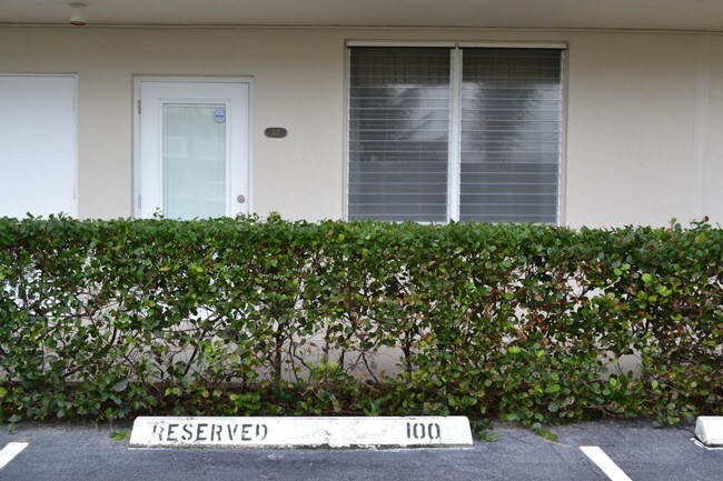 Building Photo - 2565 S Ocean Blvd