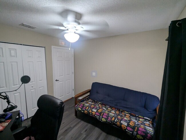 Building Photo - 4 Bedroom Single Family Home in Ruskin