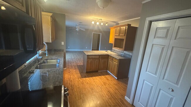 Building Photo - 6001 Tabiatha Ln