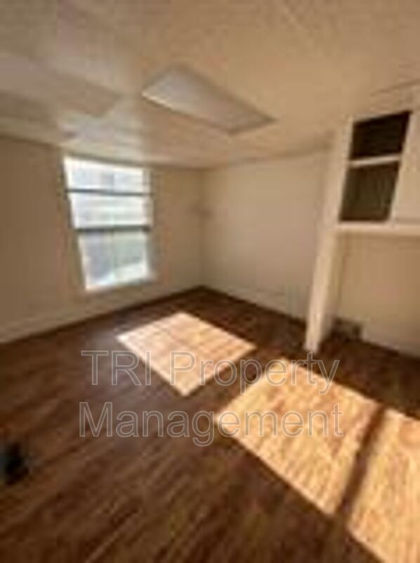 Building Photo - 1227 12th Ave
