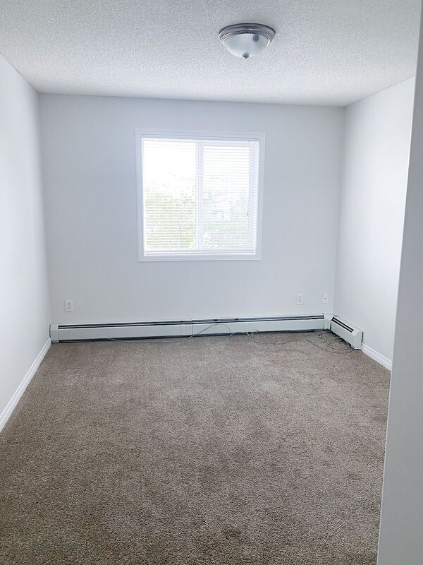 Building Photo - 3425-319 19 St NW