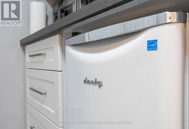 Photo du bâtiment - 480 Waverly St N