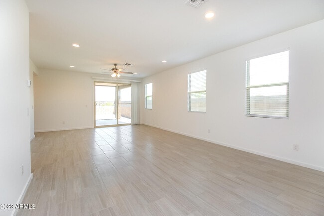 Building Photo - 4386 Greenleaf Dr