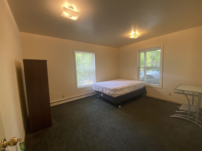 Foto del edificio - 4 br, 2 bath House - 1427 Broadway St Apt 1