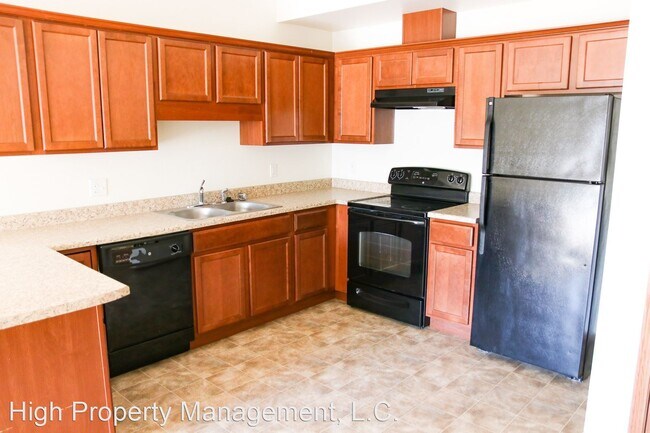 Building Photo - 208-214 Village Dr