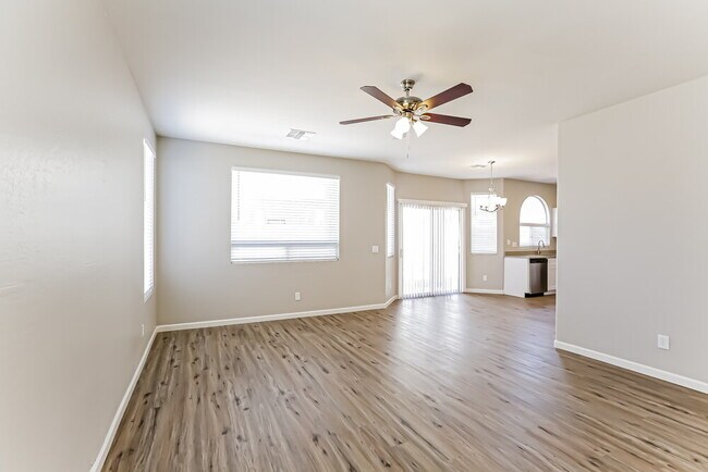 Foto del edificio - 9032 W Preston Ln