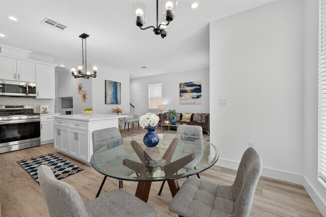 Foto del edificio - 5027 Willow Glen Dr