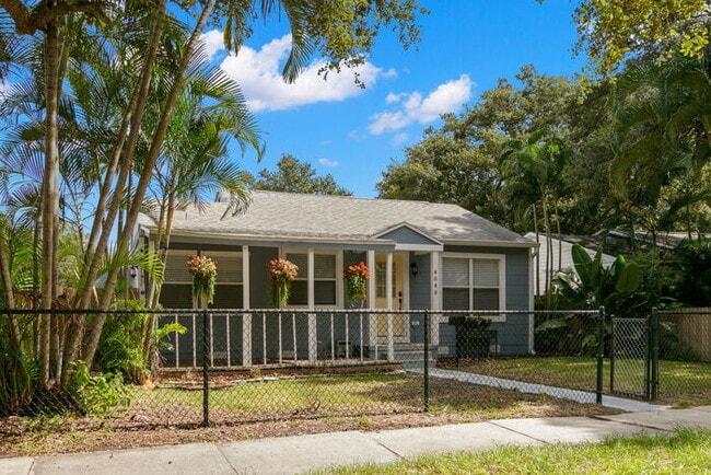 Building Photo - FULLY FENCED Home For Rent in St Petersburg!