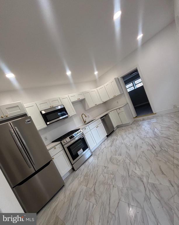 Primary Photo - 624 Poplar St