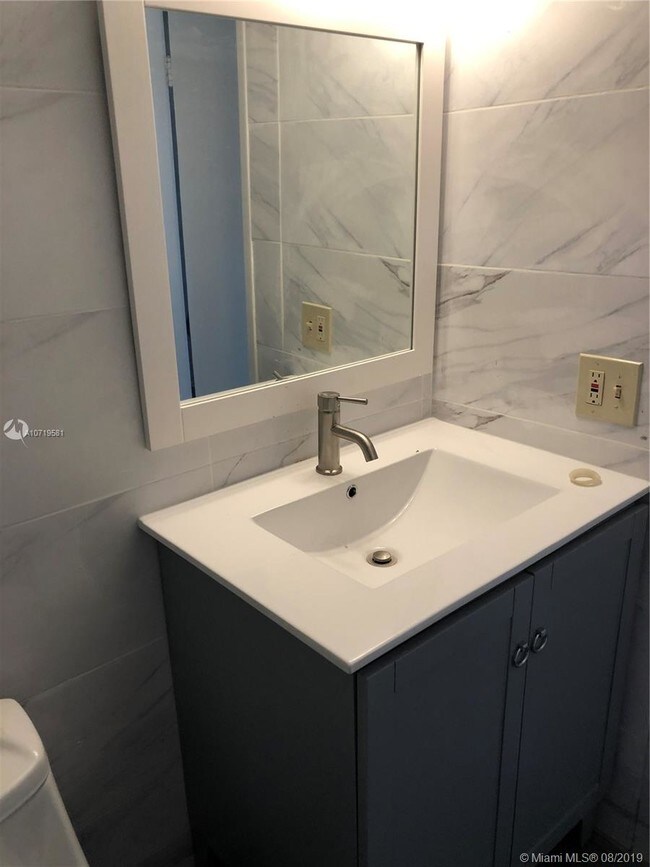 Foto del edificio - ENCLAVE SHORES CONDO