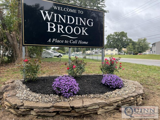 Building Photo - 317 Willow Dr