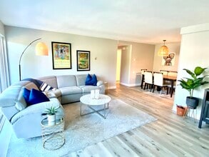 Building Photo - 560 Avenida Sevilla