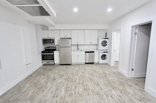 Foto del edificio - 1469 Saint Nicholas Avenue