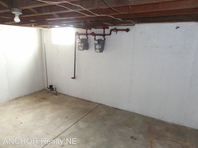 Building Photo - 2044 Robbins Ave