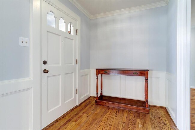 Foto del edificio - 4515 Oakshire Dr